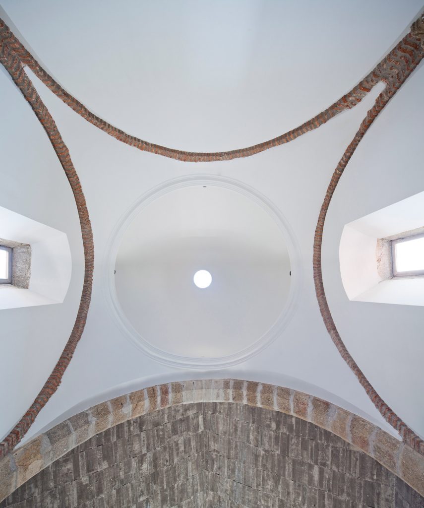 Cultural Center in Jarandilla by Héctor Fernández Elorza and Manuel Fernández Ramírez