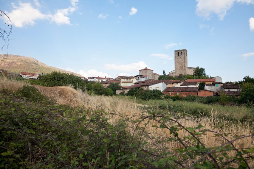 Cultural Center in Jarandilla by Héctor Fernández Elorza and Manuel Fernández Ramírez