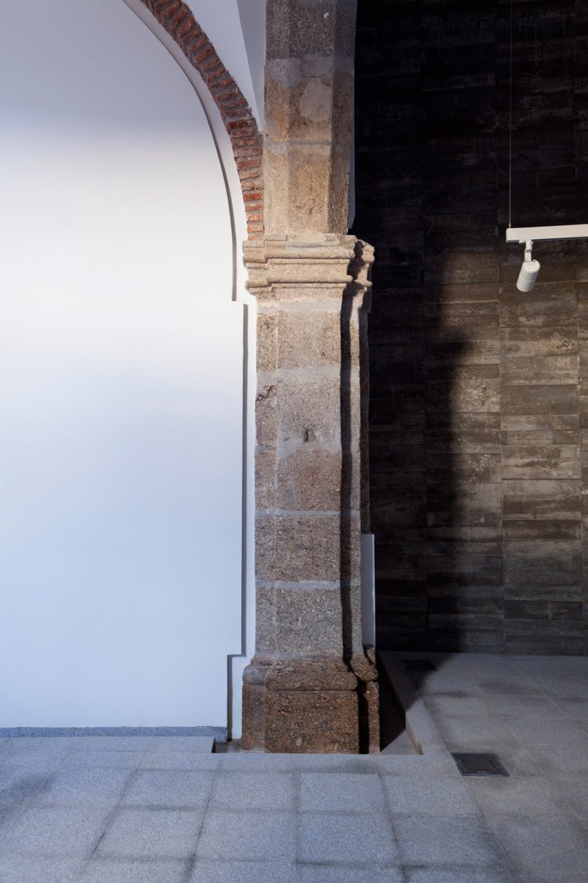 Cultural Center in Jarandilla by Héctor Fernández Elorza and Manuel Fernández Ramírez