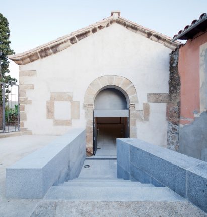 Cultural Center in Jarandilla by Héctor Fernández Elorza and Manuel Fernández Ramírez