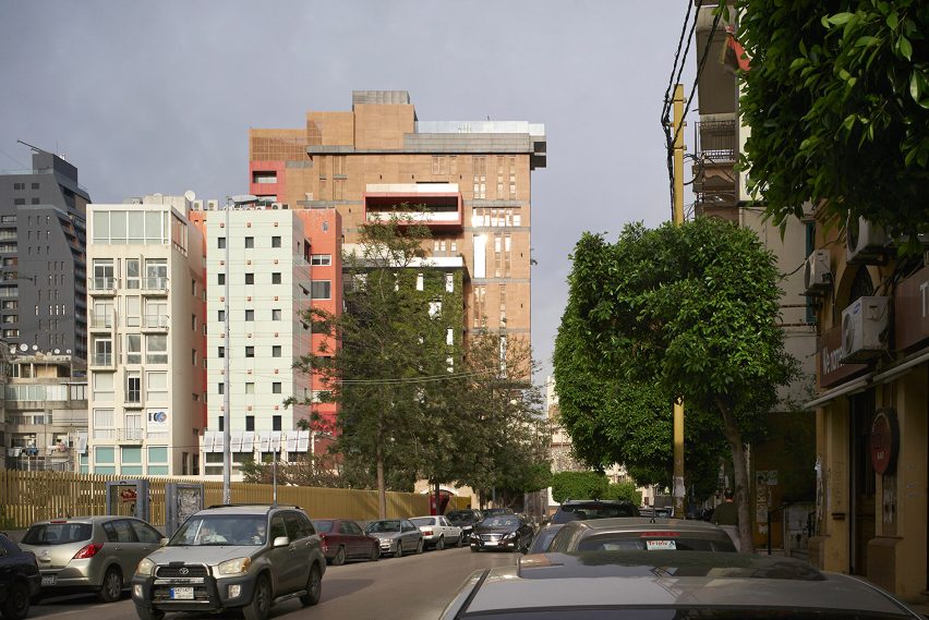 east-village_jean_marc-bonfils_apartment-art-gallery_lebanon-beirut_dezeen_1704_col_0