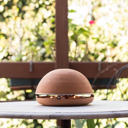 Electricity-free Egloo heater uses only candle power to warm a room