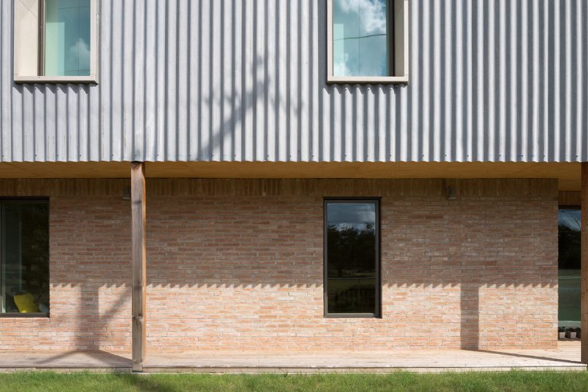 Elephant House by Faye and Walker Architecture