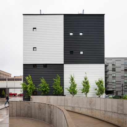 Minneapolis office building by Salmela Architect features a chequerboard facade