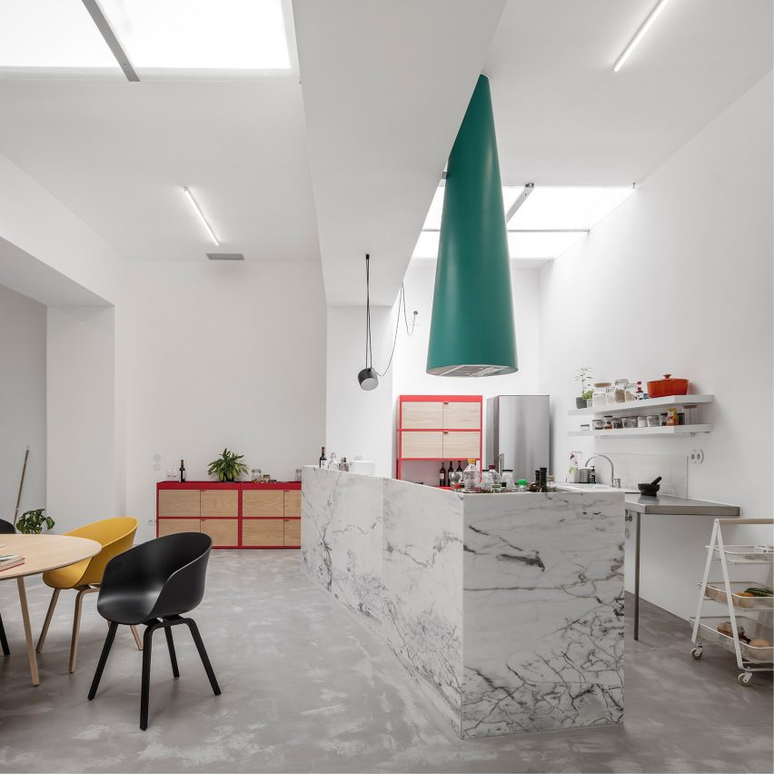 Garage house Lisbon by Fala Atelier