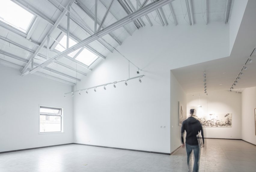 Hall within cloud-Art studio of Xu Hongquan