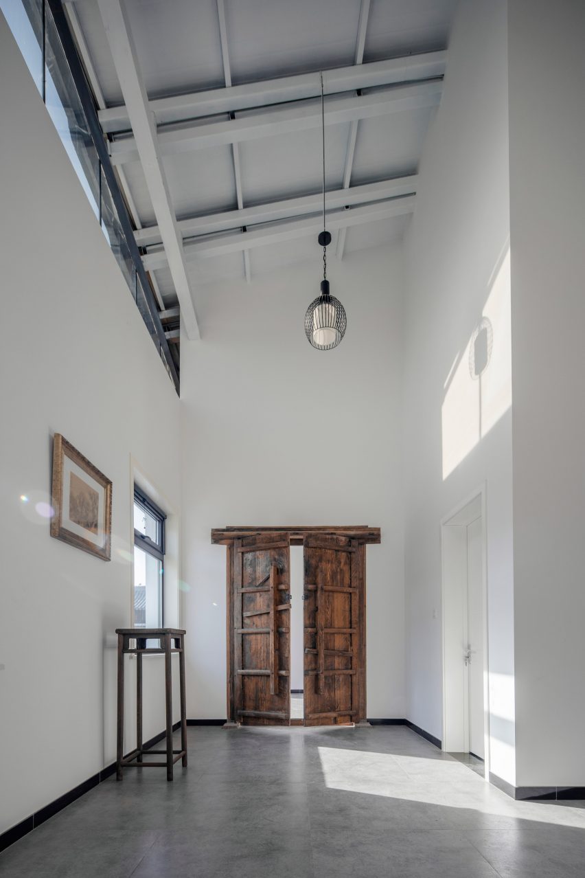 Hall within cloud-Art studio of Xu Hongquan
