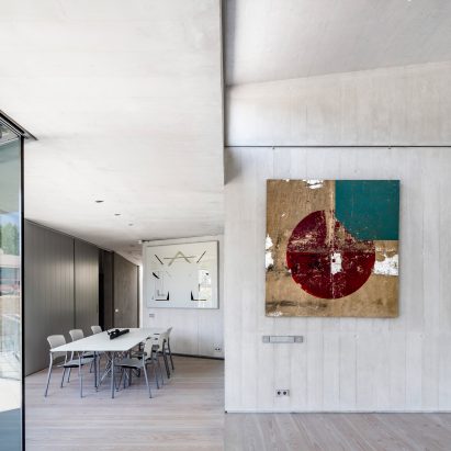 Gallery-like corridors connect blocks at 05 AM Arquitectura’s House in Valldoreix