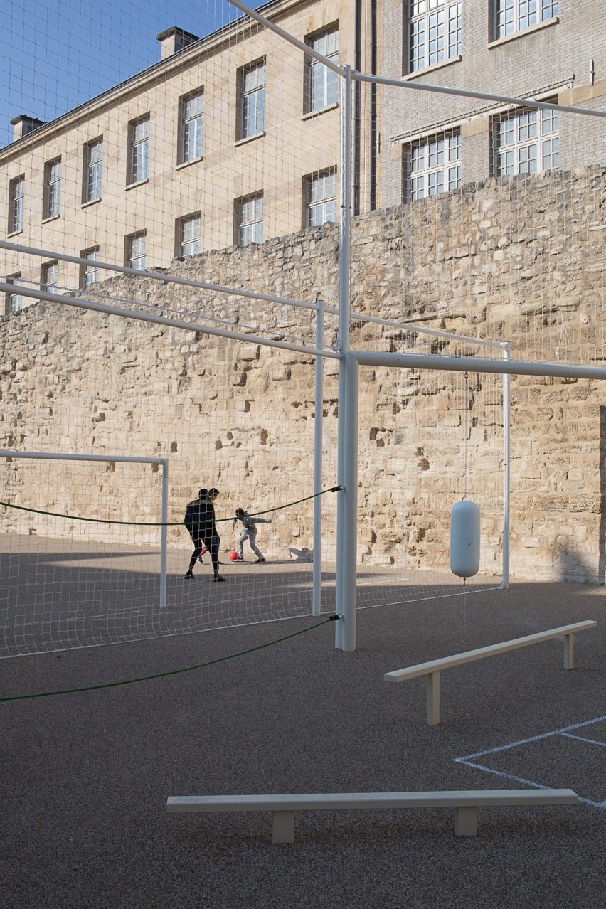 Le Terrain d’Education Physique des Jardins Saint-Paul playing courts