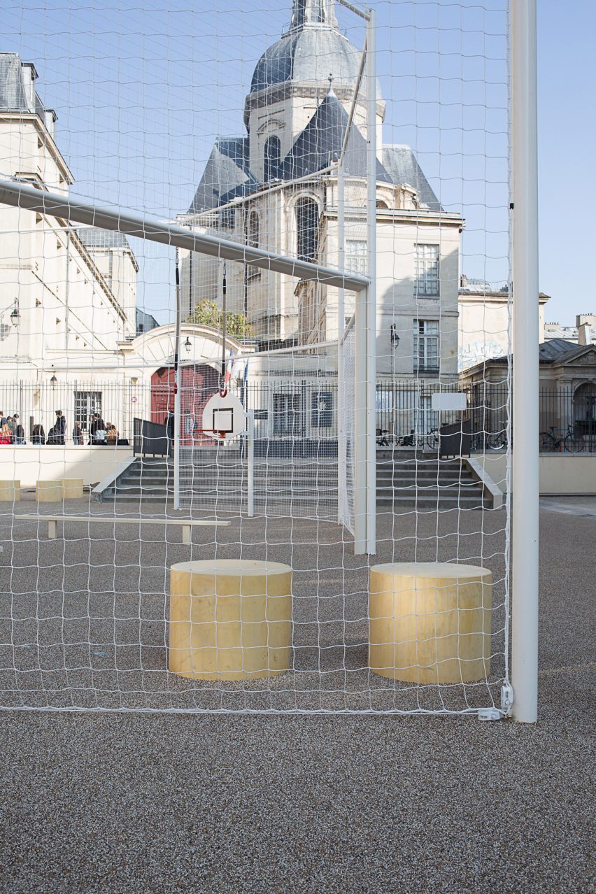 Le Terrain d’Education Physique des Jardins Saint-Paul playing courts