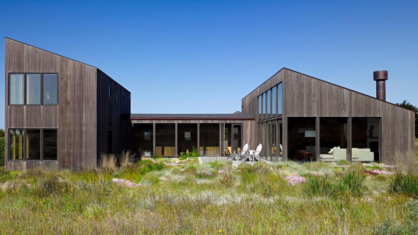 Malcolm Davis creates redwood-clad Meadow House in northern California