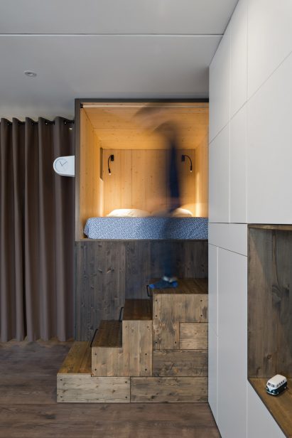 micro-apartment-in-moscow-by-studio-bazi-_dezeen_2364_col_4
