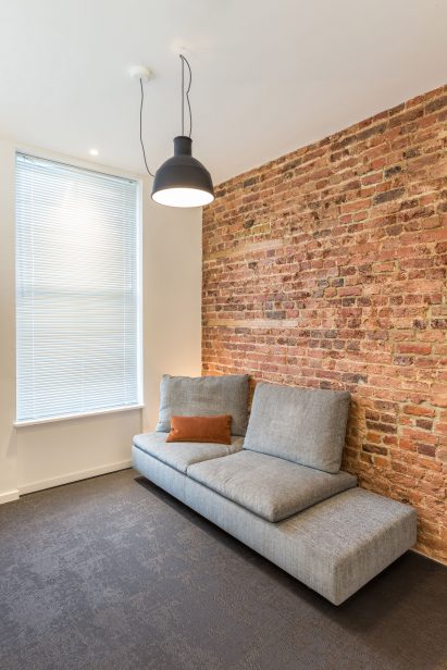 Micro flat in Islington by Diego Dalpra