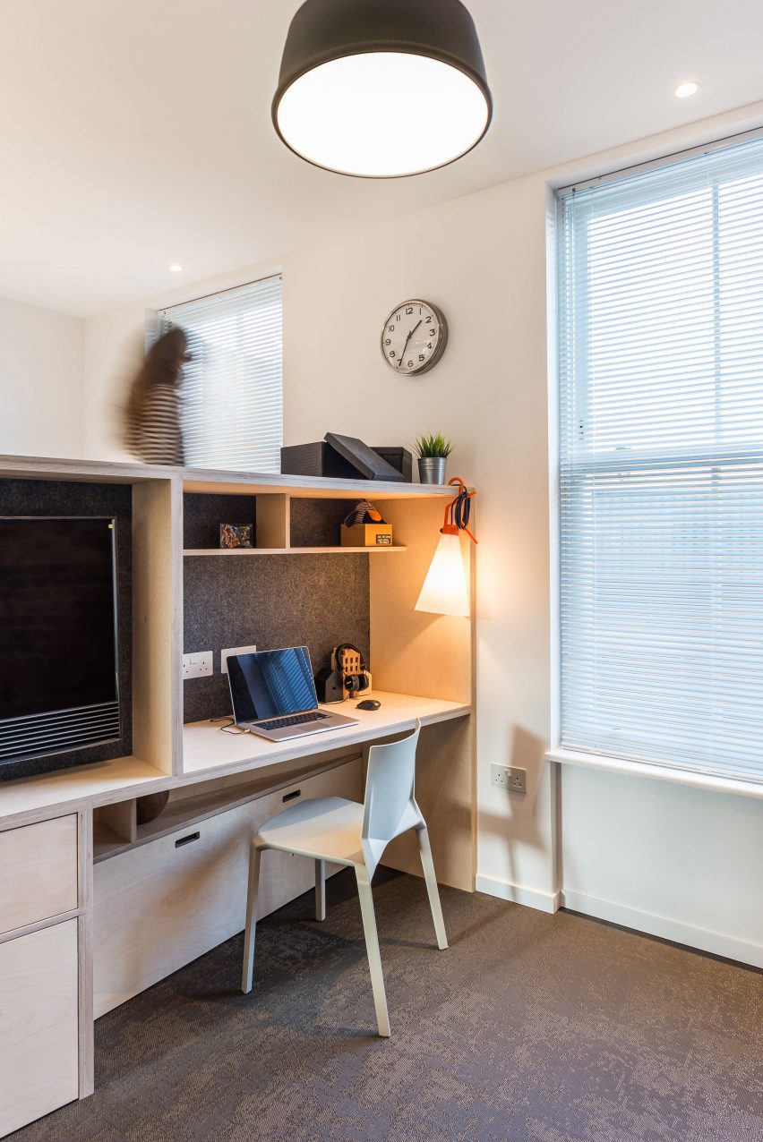 Micro flat in Islington by Diego Dalpra