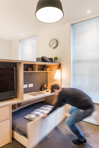 Micro flat in Islington by Diego Dalpra
