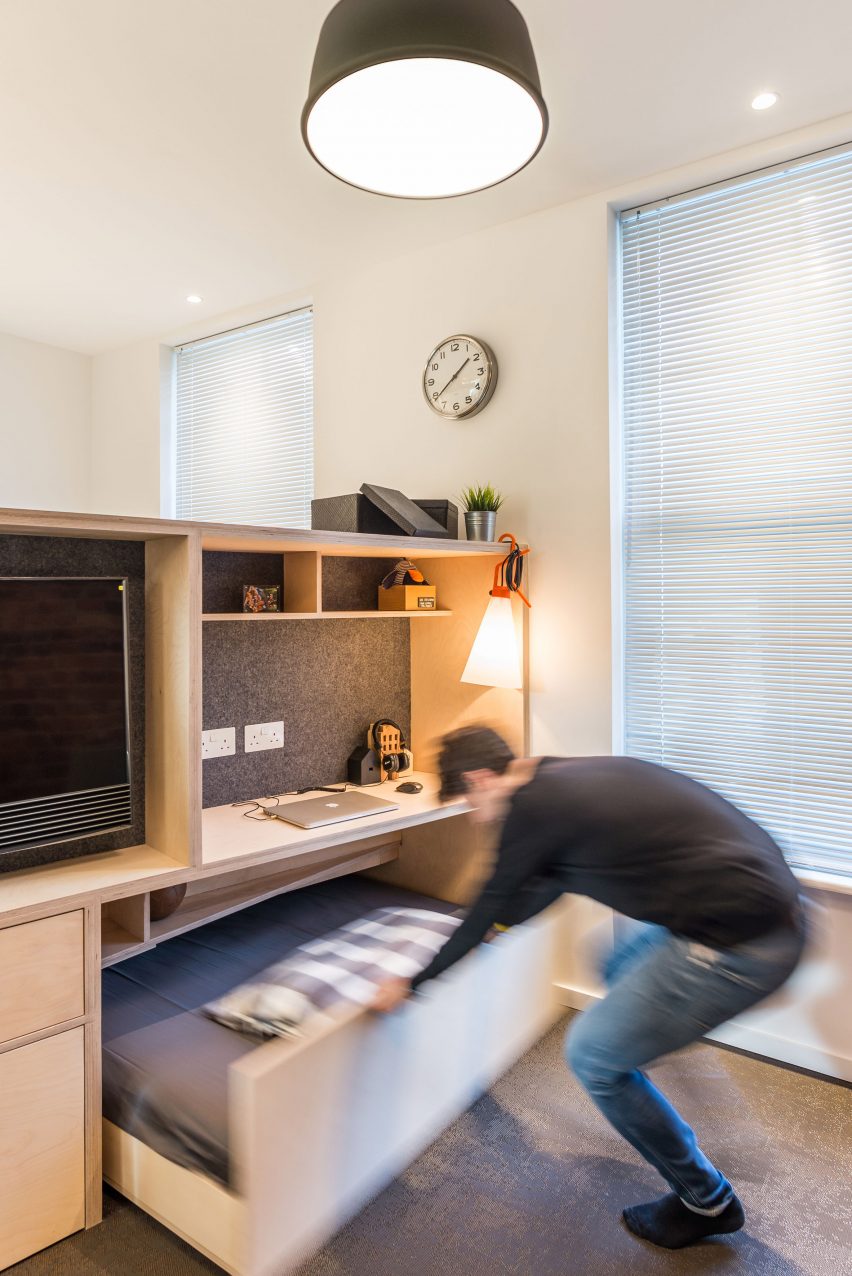 Micro flat in Islington by Diego Dalpra
