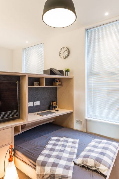 Micro flat in Islington by Diego Dalpra
