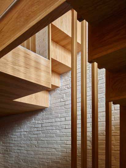 modern-mews-phil-coffey-architecture-residential-renovation-london_dezeen_2364_col_0