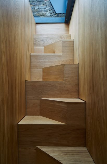 modern-mews-phil-coffey-architecture-residential-renovation-london_dezeen_2364_col_13