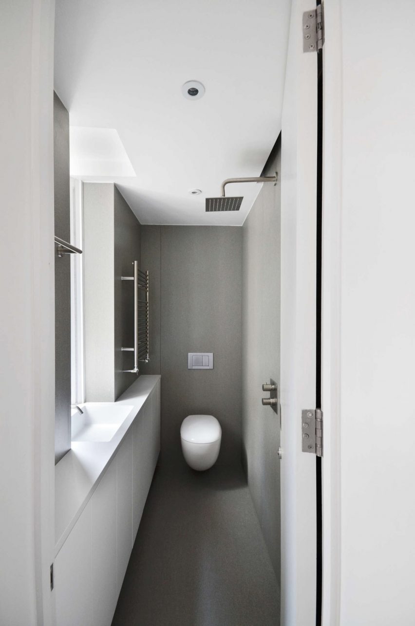 Nevern Square Apartment by Daniele Petteno Architecture Workshop