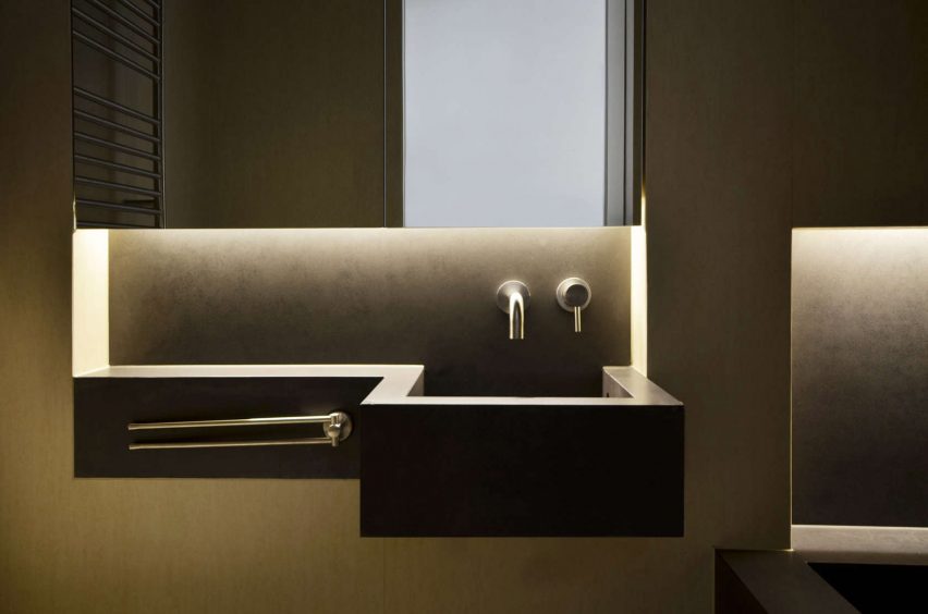 Nevern Square Apartment by Daniele Petteno Architecture Workshop