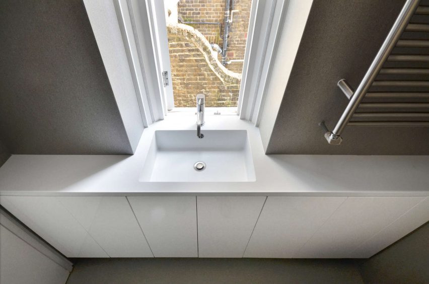 Nevern Square Apartment by Daniele Petteno Architecture Workshop