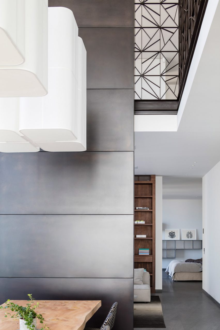 P Duplex by Pitsou Kedem