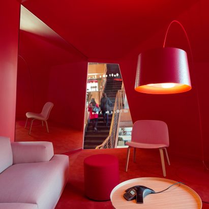 Clive Wilkinson creates cubicle-free Manhattan office with cosy nooks and communal tables