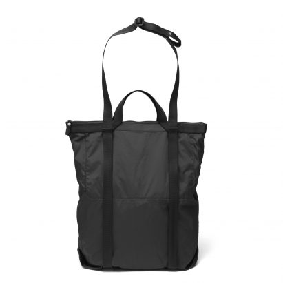 qwstion-sibylle-stoeckli-simple-travel-shopper-back-packer_dezeen_2364_col_0