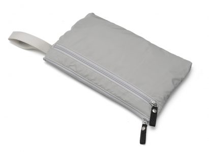 qwstion-sibylle-stoeckli-simple-travel-shopper-back-packer_dezeen_2364_col_14