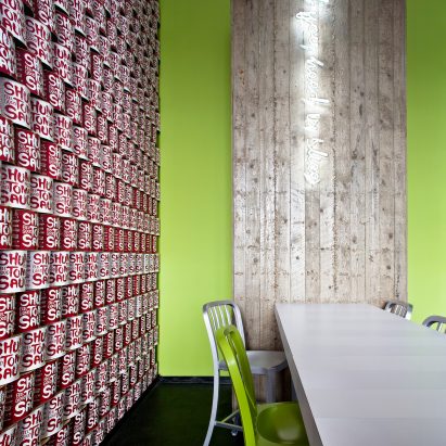 shumis-pizzeria-studio-opa-greenery-pinterest-dezeen-col