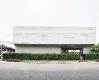 solid-concrete-gallery-as-living-artwork-aswa-architecture-bangkok-thailand_dezeen_2364_col_15