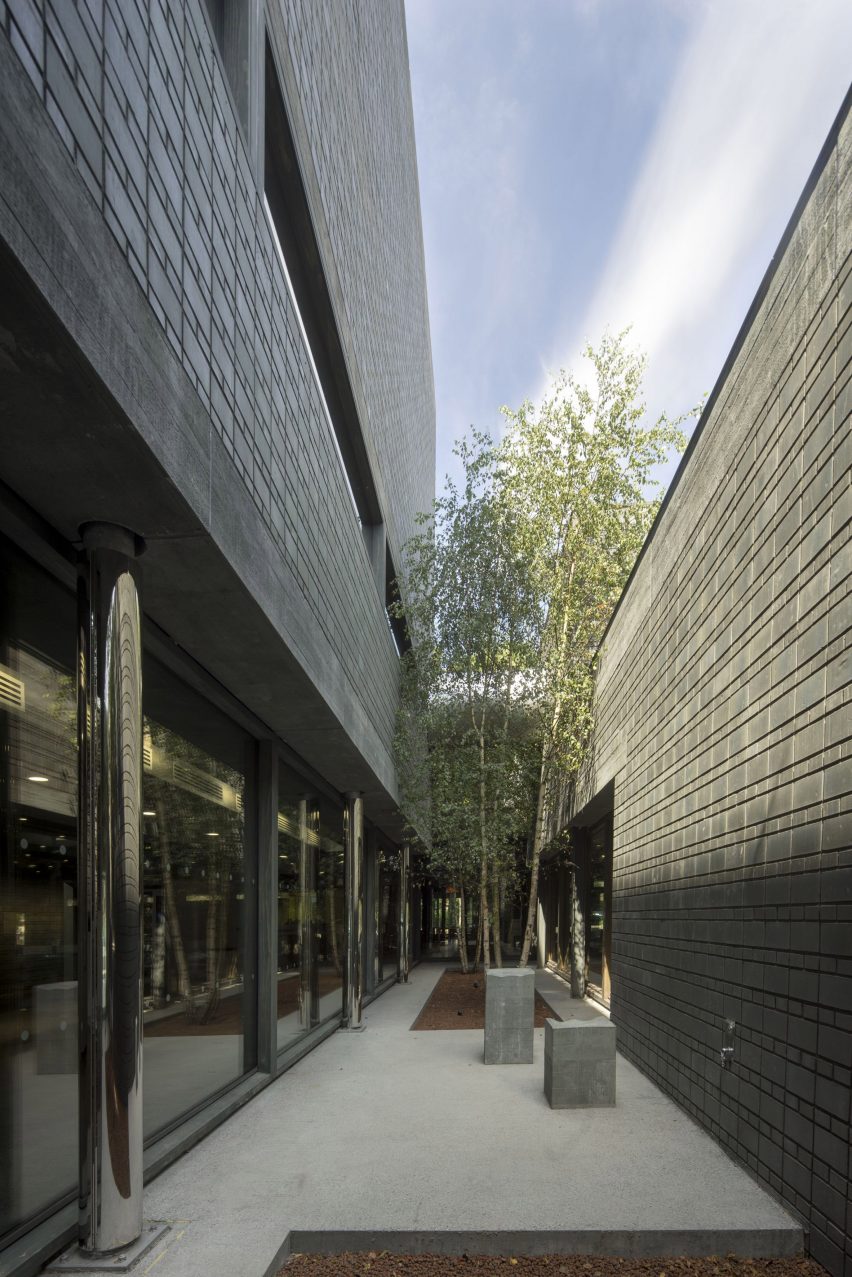 Sportscentre in Rotterdam by Koen van Velsen architects architecture netherlands
