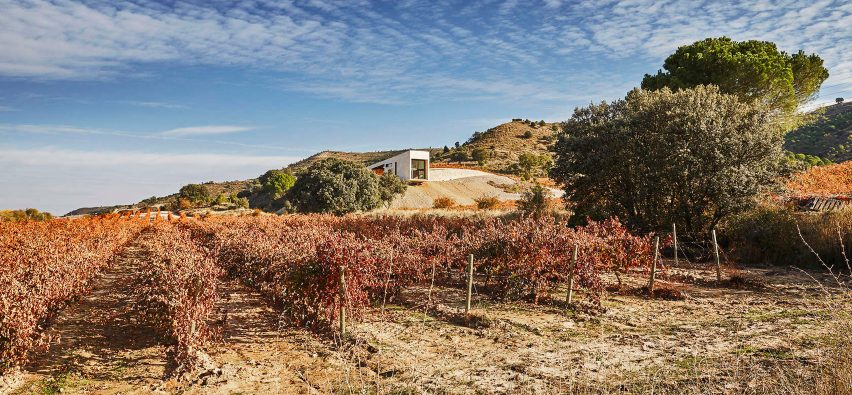 Valdemonjas winery in Spain by Agag + Paredes