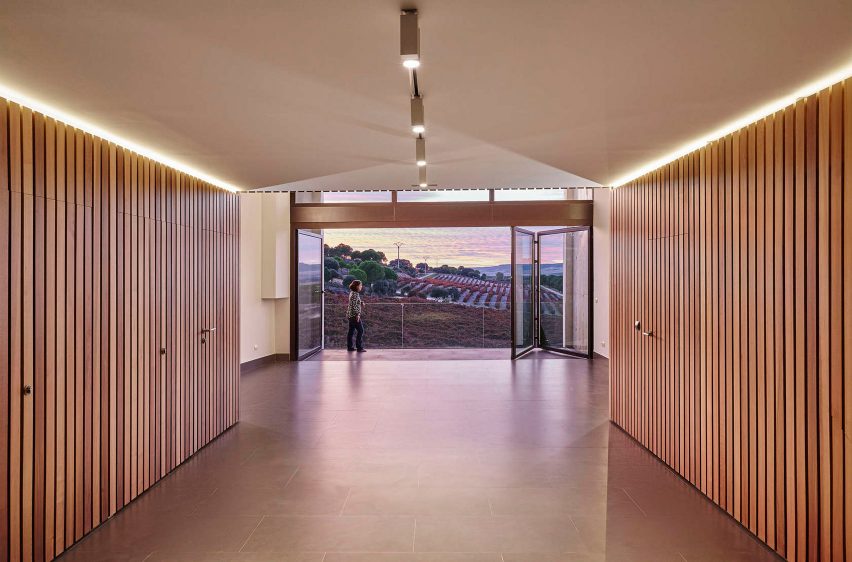 Valdemonjas winery in Spain by Agag + Paredes