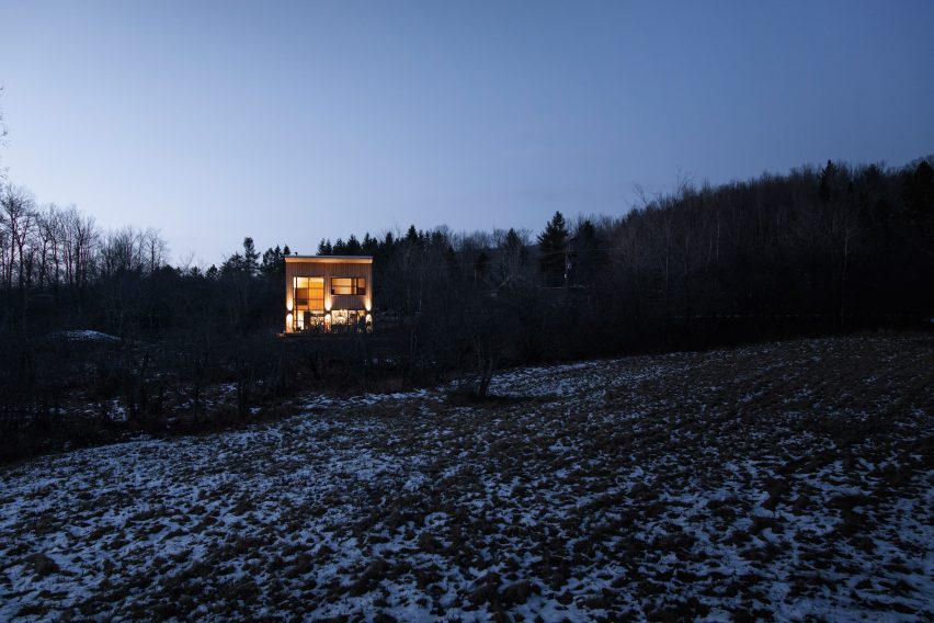 Wood Duck by Atelier L'Abri architecture residential