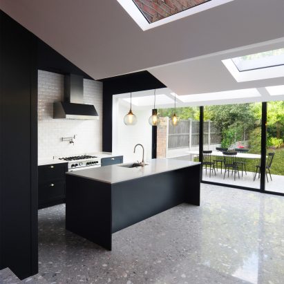 folds-house-london-bureau-de-change-monochrome-pinterest_dezeen_1704_col_1