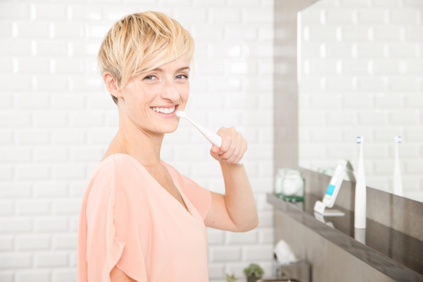 CES: Ara toothbrush by Kolibree