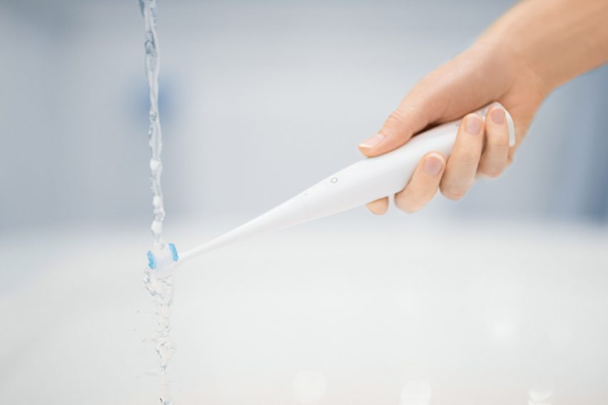 CES: Ara toothbrush by Kolibree