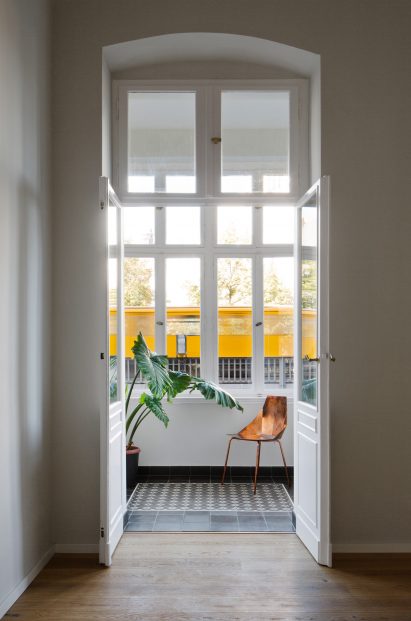 berling-apartment-raum404-germany-apartment-interior_dezeen_2364_col_7