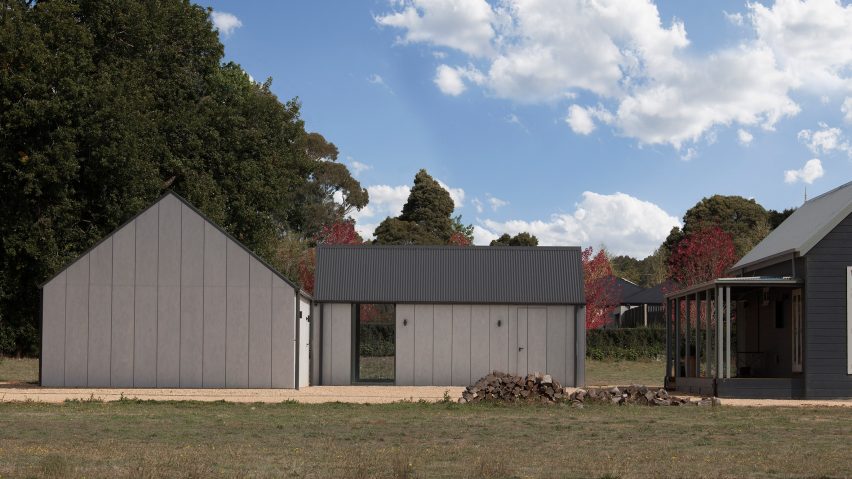 Adam Kane Architects adds gabled art studio and gallery to Australian home
