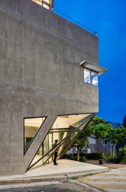 busan-times-moon-hoon-residential-architecture-south-korea_dezeen_2364_col_28