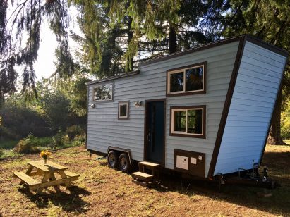 cabin-with-climbing-wall-tiny-heirloom-architecture-residential_dezeen_2364_col_14