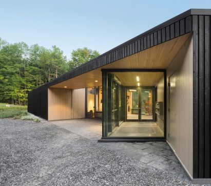 Centre de Services le Bonnalie by Anne Carrier Architecture