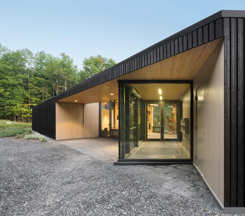 Centre de Services le Bonnalie by Anne Carrier Architecture