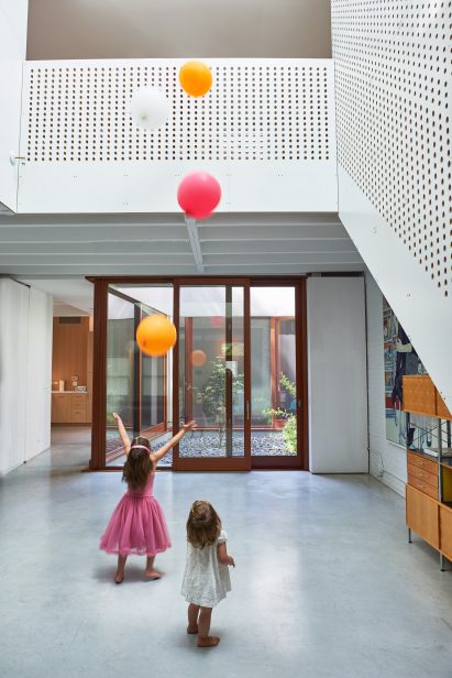 Clinton Hill Courtyard House by O'Neill McVoy