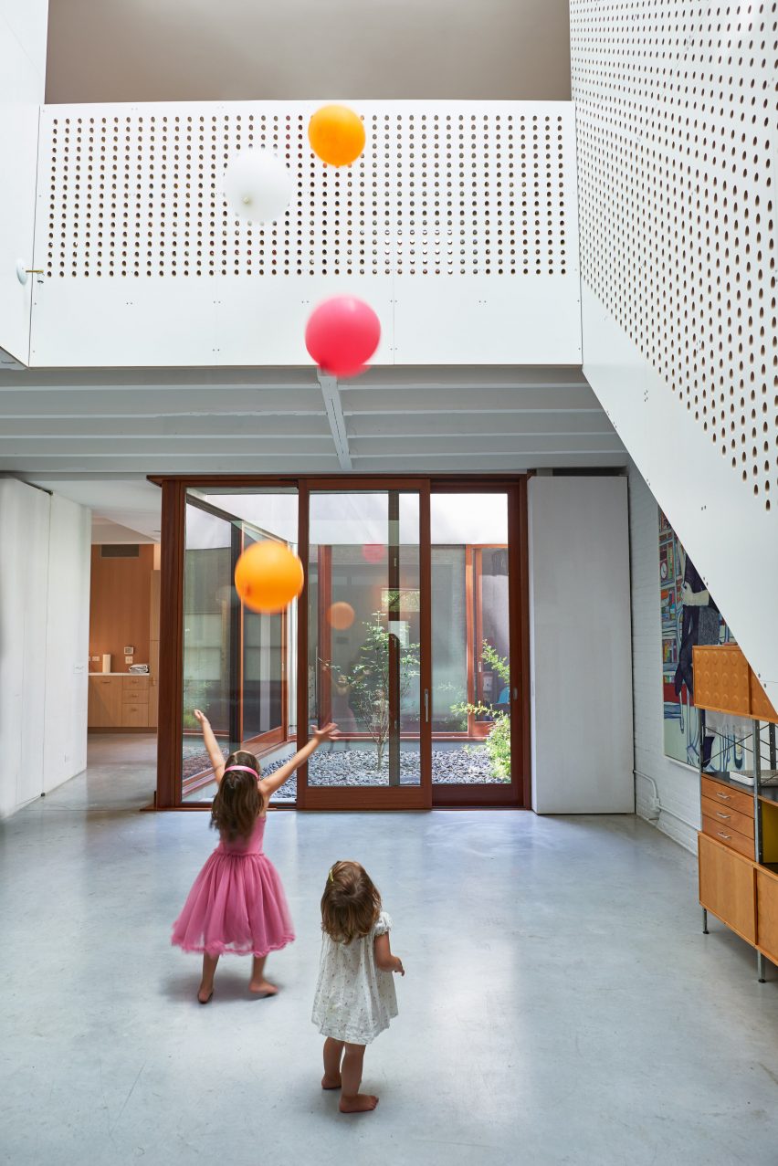 Clinton Hill Courtyard House by O'Neill McVoy