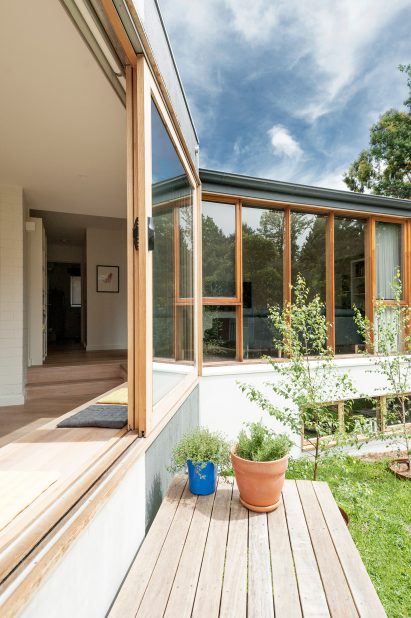 Doncaster House by Inbetween Architecture