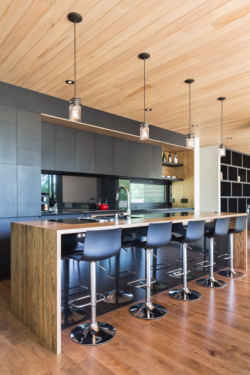 Estrade Residence by MU Architecture