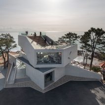 Stacked concrete blocks and roof deck give diners sea views from South Korean cafe